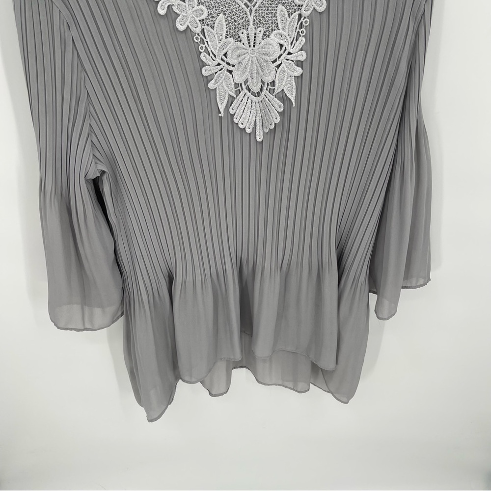 Catherine’s Women’s Gray Pleated Peplum Top Size 1X Floral Neckline Bell Sleeves - Picture 3 of 10